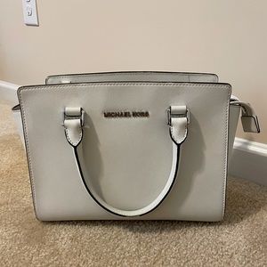 White Michael Kors tote